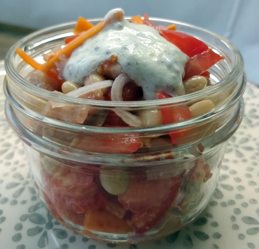 Salade hareng, haricots blanc, tomates et carottes