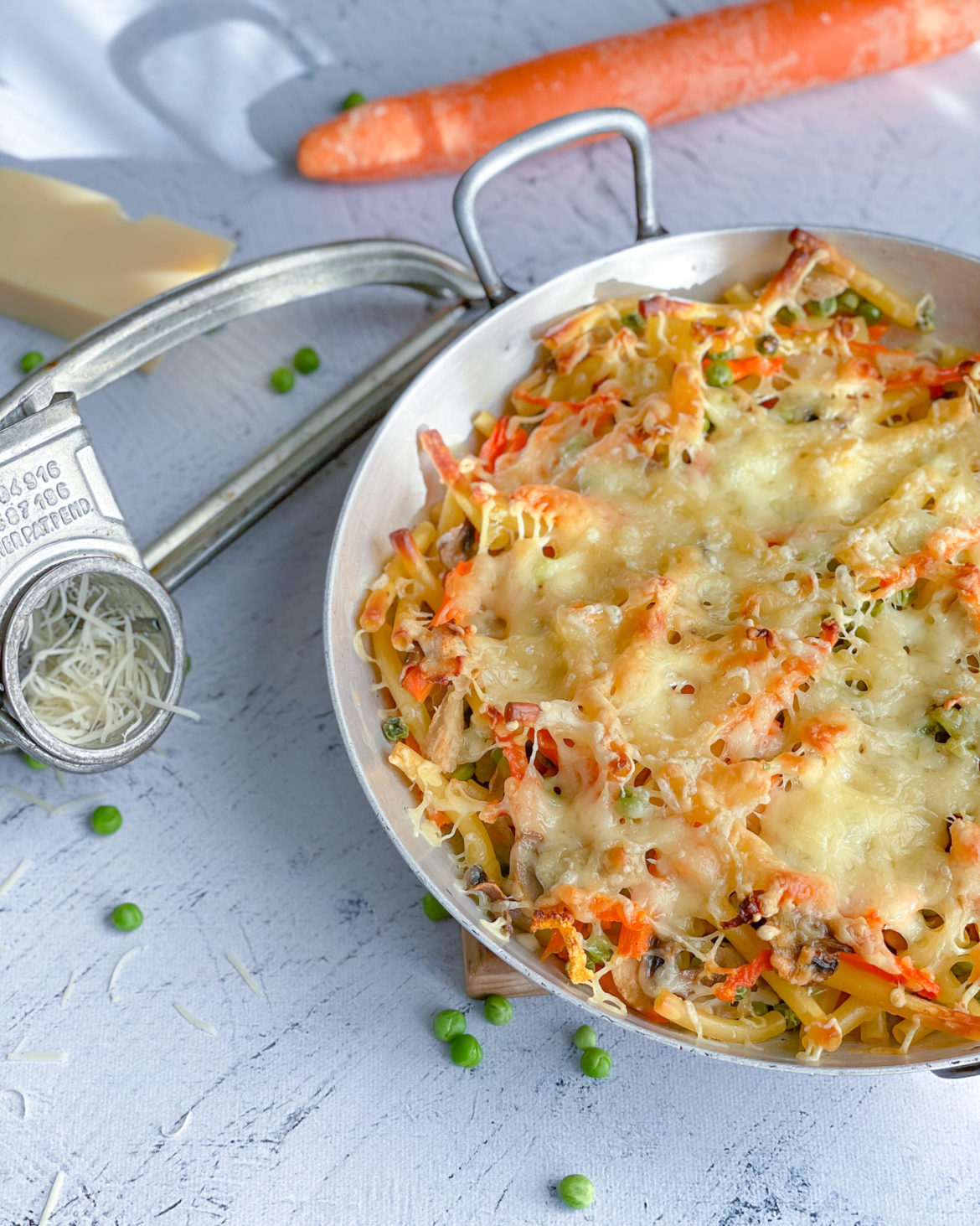Gratin de pâtes – poulet - petits pois – carotte